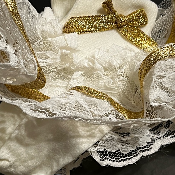 Vintage NWT Pair Hip Hop Ruffled Gold Metallic Lace Ribbon Bows Pageant Socks - Picture 12 of 13